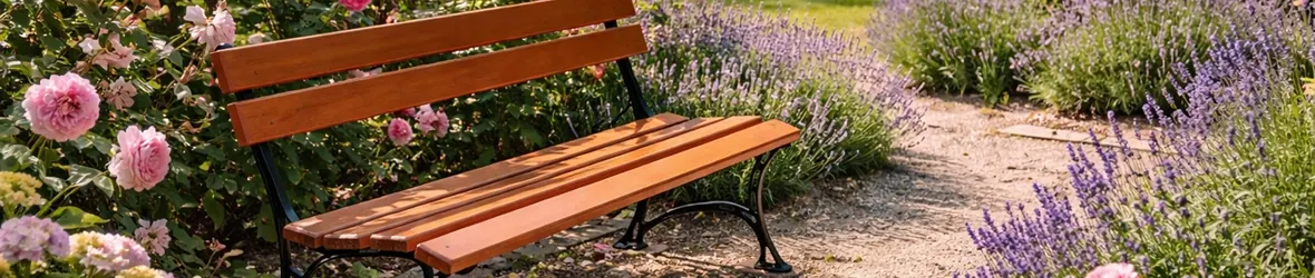 Ławka ogrodowa w ogrodzie