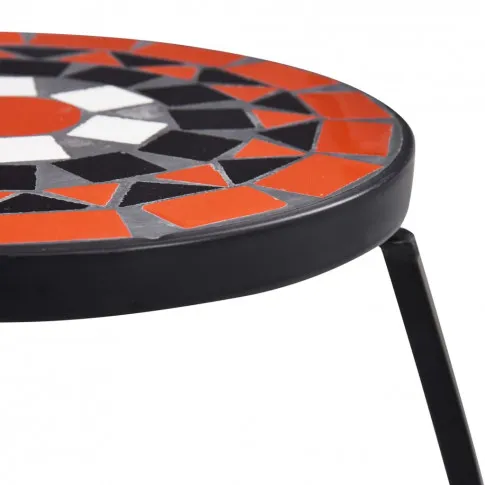 Blat terakotowo-białego stolika Henry ukazany w dużym przybliżeniu