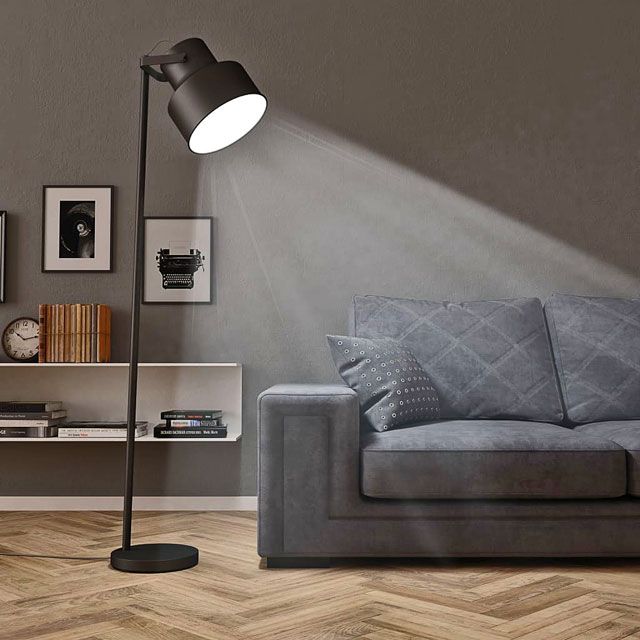 Czarna lampa podłogowa z włącznikiem w stylu industrialnym EX137-Solla