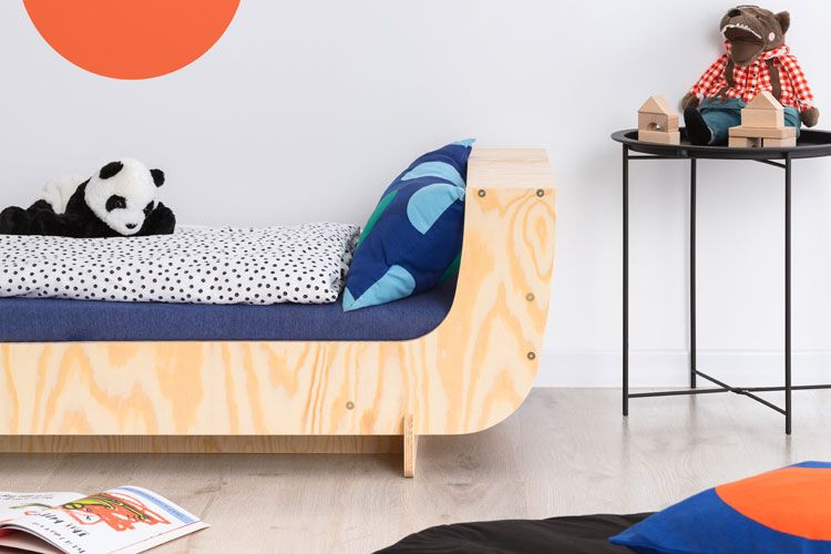 Sosnowe łóżko dziecięce ze stelażem Mailo 10X