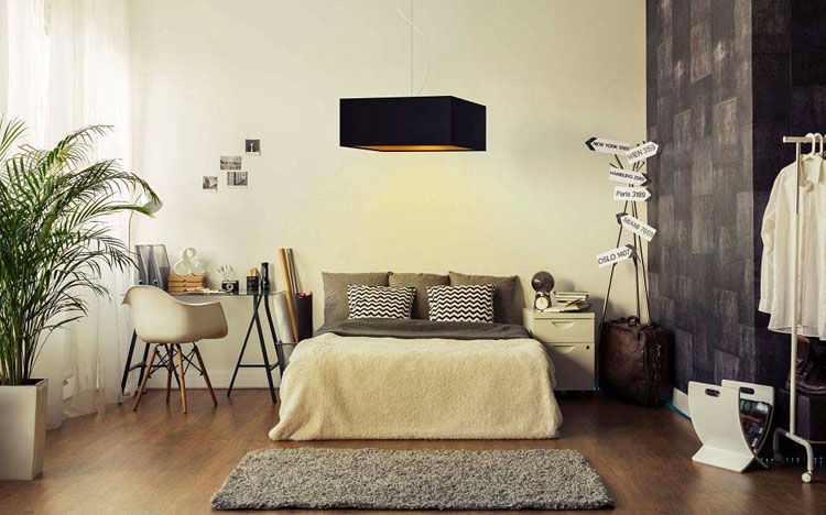 Kwadratowa lampa wisząca ze złotym wnętrzem abażura EX360-Sangriv