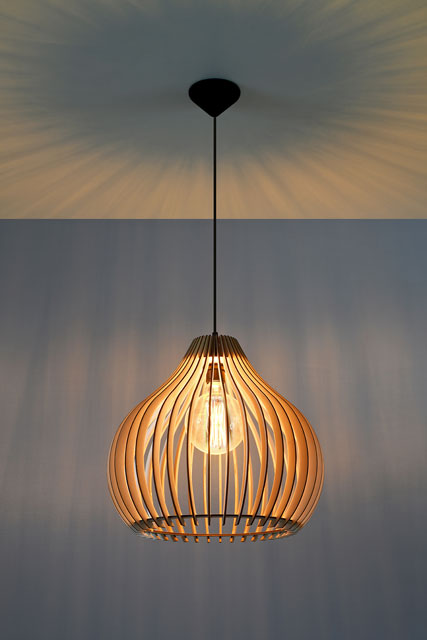 Skandynawska lampa wisząca z drewnianym kloszem F201-Bambi