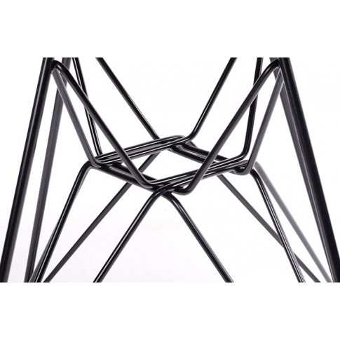 Czarne krzesło do salonu z metalową podstawą Zuber