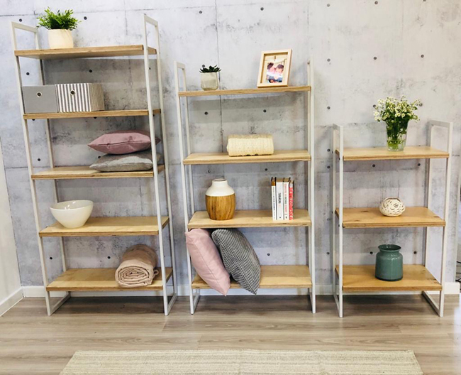 Szary regał loftowy na książki i bibeloty Maso 4X