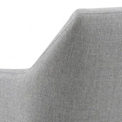 Szara miękka tapicerka sofy Selgra