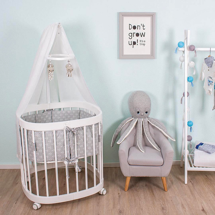 Aranżacja z bukowym łóżeczkiem Nando