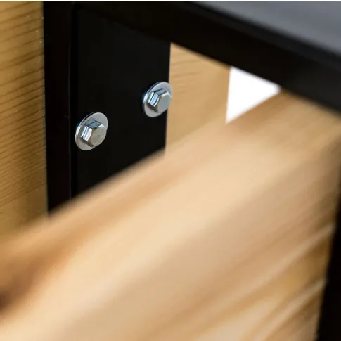 Industrialne biurko Solido z drewnianym blatem i nogami ze stali