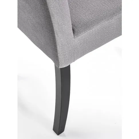 Drewniane krzesło z popielatą tapicerką Tridin