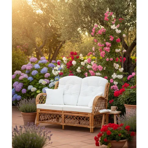 2 osobowa jasnobrązowa sofa rattanowa z lnianą tapicerką   Tygo