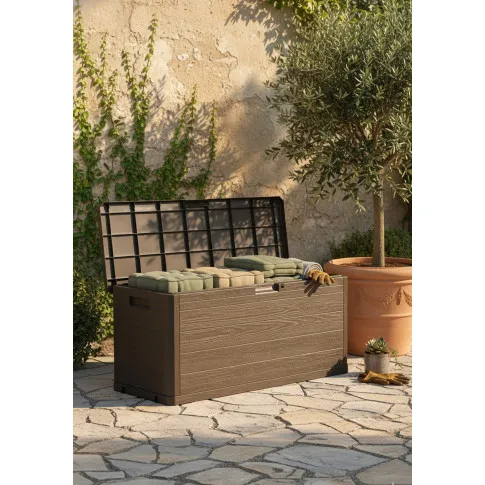 Brązowa pojemna skrzynia