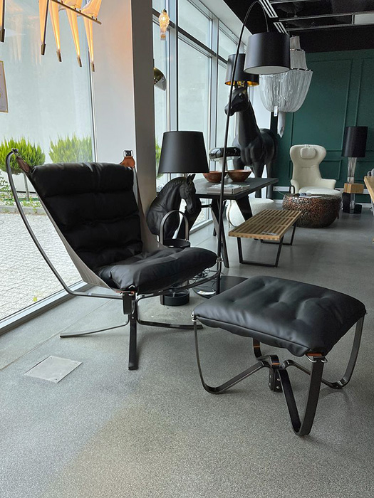 Produkt Czarny fotel z podnóżkiem do salonu - Liria 2X - zdjęcie numer 2