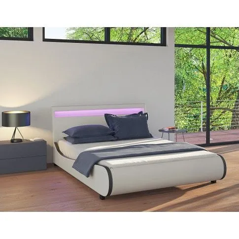 Zdjęcie Łóżko 140x200 tapicerowane białe z lampą LED | Edinos.pl