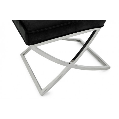 Czarne krzesło z metalową podstawą Vaes