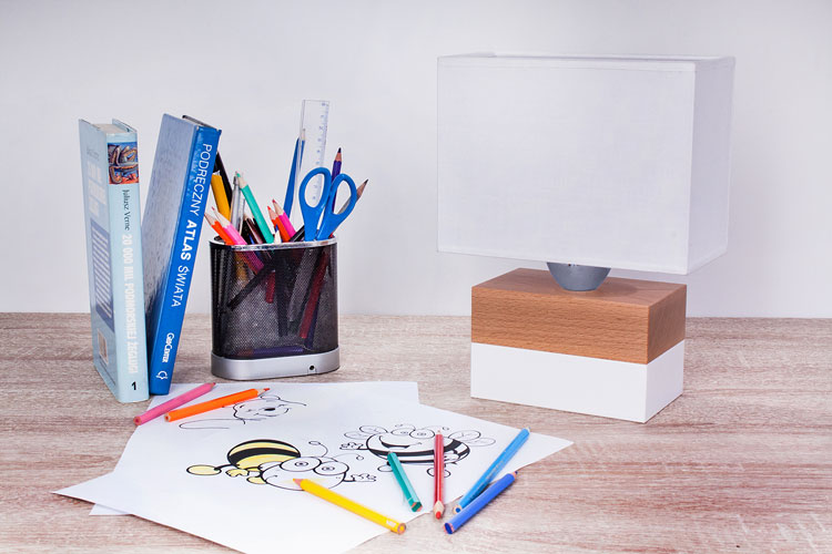 Drewniana lampka biurkowa dla dzieci S188-Hokki z drewna