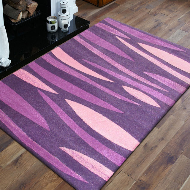 Fioletowy prostokątny dywan Pertis do salonu i sypialni
