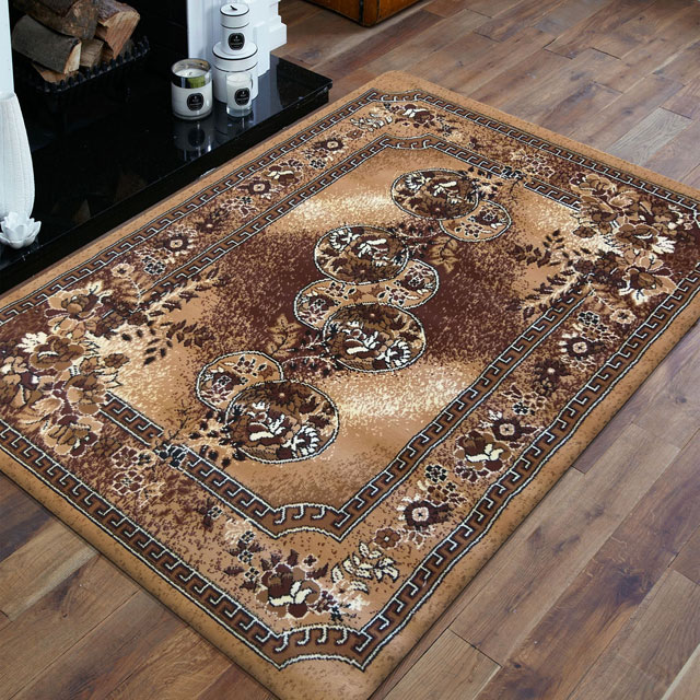 Brązowy prostokątny dywan w kwiaty do salonu Halfo
