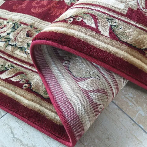 Klasyczny czerwony dywan we wzory retro Turris