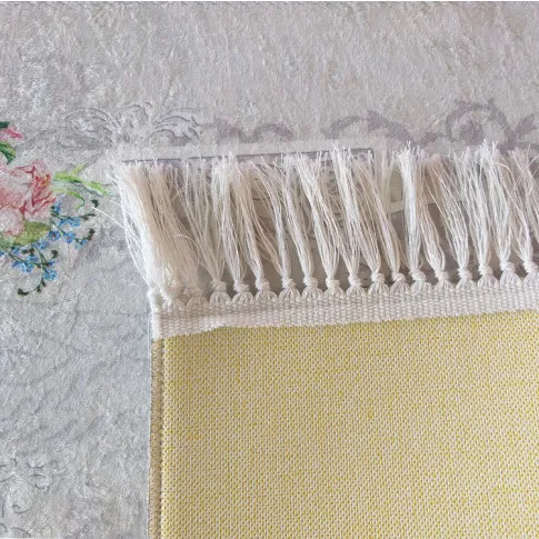 Beżowy klasyczny dywan do salonu Kortino