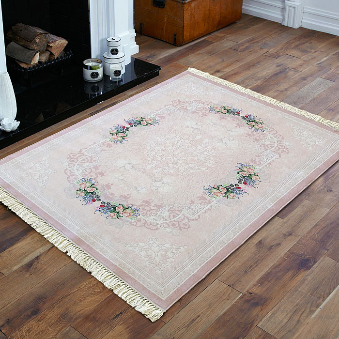 Różowy prostokątny dywan w kwiaty Kortino