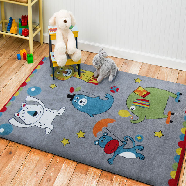 Szary dywan do pokoju dziecięcka Timoti w zwierzątka
