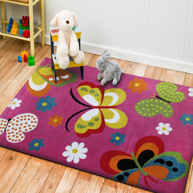 Różowy dywan w motylki dla dziewczynki Forseto