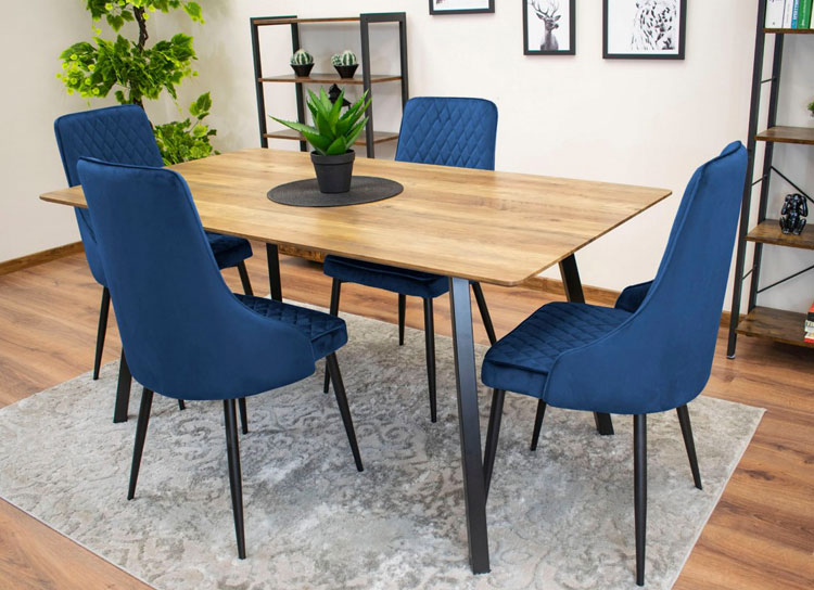 Jadalnia z wykorzystaniem zestawu tapicerowanych krzeseł Leo