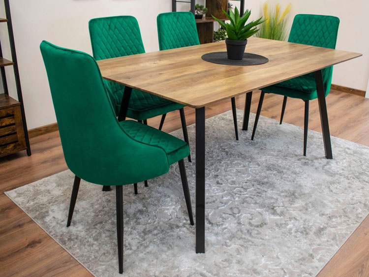 Wnętrze z zastosowaniem zestawu 4 szt aksamitnych krzeseł Leo