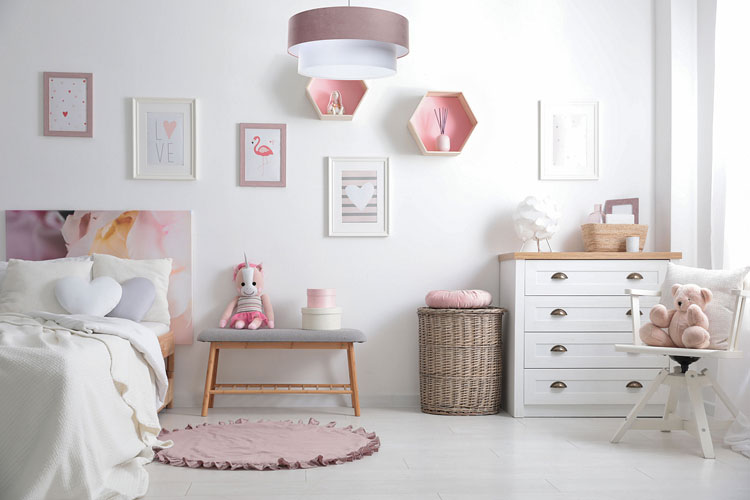 Biało-różowa okrągła lampa wisząca abażurem S434-MIX