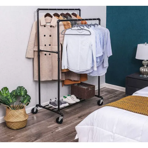 sypialnia z wykorzystaniem garderoby na kolkach oreiro