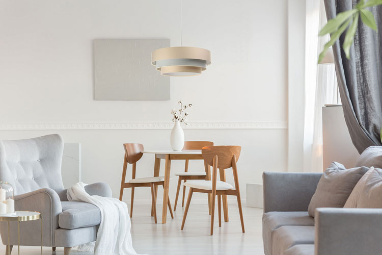 Beżowa okrągła lampa wisząca nad stół z dużym abażurem S463-Darni