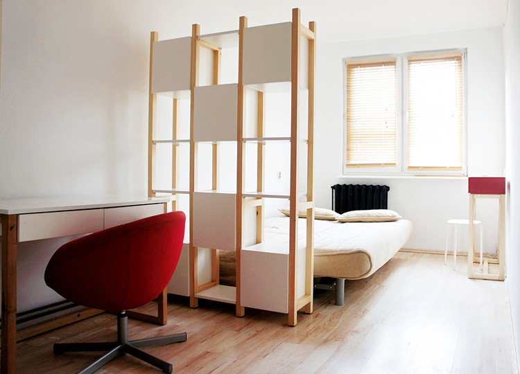 Drewniany regał do salonu Mefes