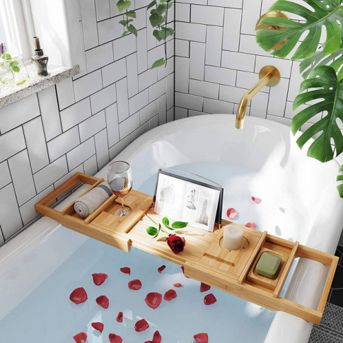 łazienka z wykorzystaniem bambusowej polki na wanne ozan