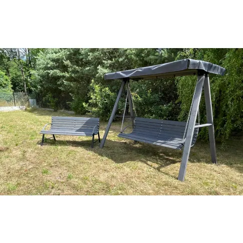 Aranżacja z użyciem huśtawki Magis i ławaki Wagris