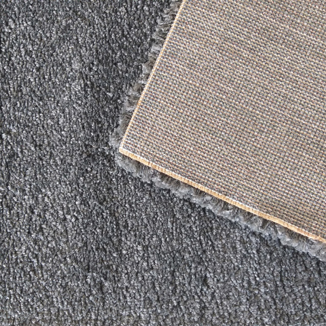 Antracytowy prostokątny dywan shaggy Trino
