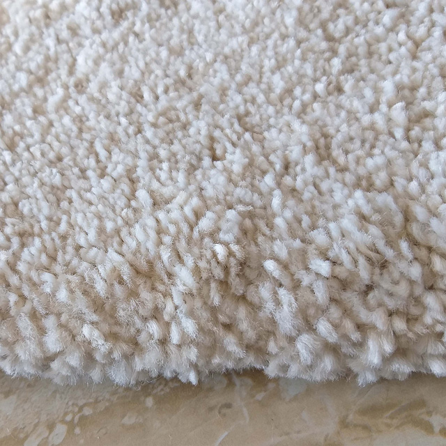 Okrągły bezowy dywan typu shaggy Orisol