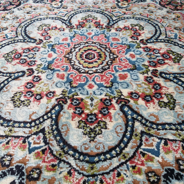 Tradycyjny dywan pokojowy z wzorami i frędzlami Perco 9X
