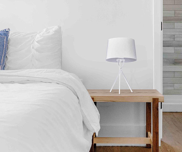 Biała minimalistyczna lampa stołowa z abażurem S913-Brila