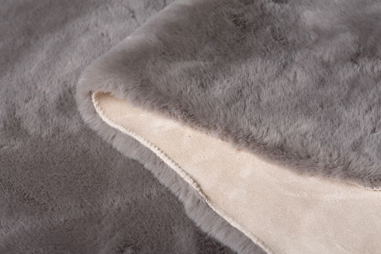 Ciemnoszary dywan pluszowy Foxior