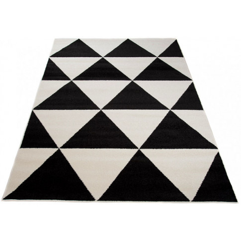 czarno biały dywan w trójkaty maro 8x
