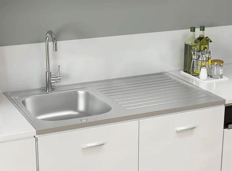 Srebrny stalowy zlewozmywak Carrera