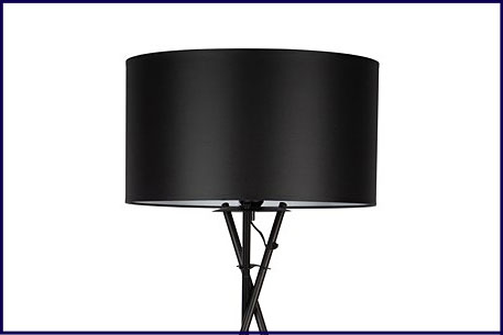 Czarna lampa podłogowa na trójnogu z abażurem A22-Charlie