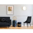 elegancki salon z wykorzystaniem czarnego tapicerowanego krzesla glamour mosi