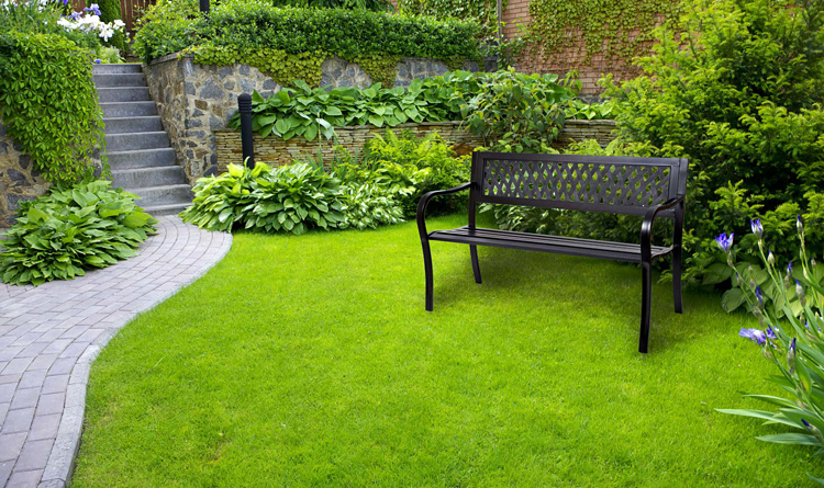 Czarna ławka ogrodowa z oparciem Tirela