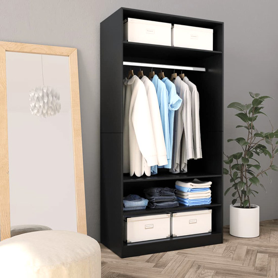 Minimalistyczna szafa Bianco w kolorze czarnym