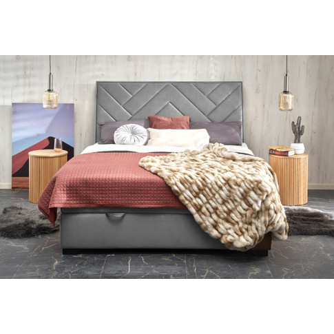 Szare tapicerowane łóżko z pikowanym zagłówkiem Ebro 3X