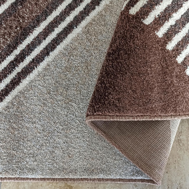 Brązowy dywan do salonu w eleganckie wzory Fakir
