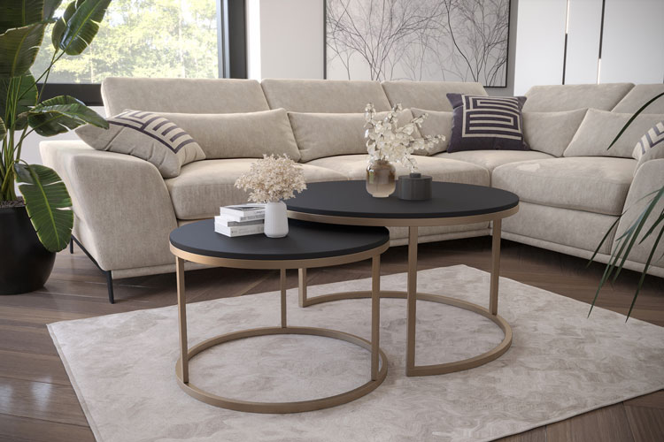 Wnętrze z wykorzystaniem zestawu 2 stolików kawowych Azer 5X