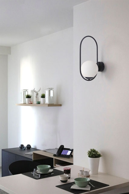 Nowoczesny kinkiet metalowy z okrągłym kloszem A203-Karox