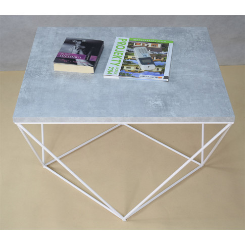Kwadratowy stolik kawowy Galapi 3X beton biały