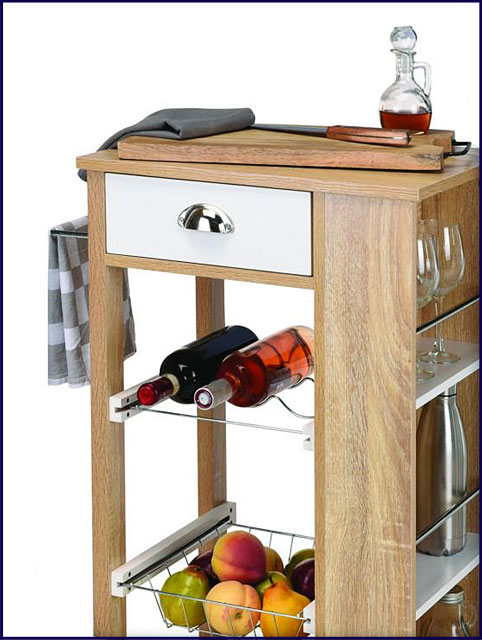 Drewniany wózek kuchenny z półką na wino i wysuwanym koszykiem Kliv 4X